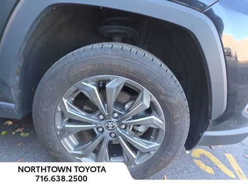 Used 2022 Toyota RAV4 XLE Premium image 2