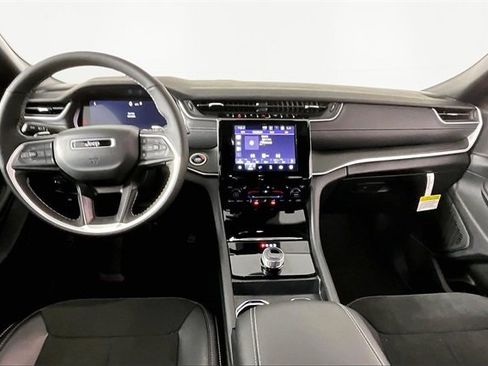 New 2025 Jeep Grand Cherokee L Altitude image 6