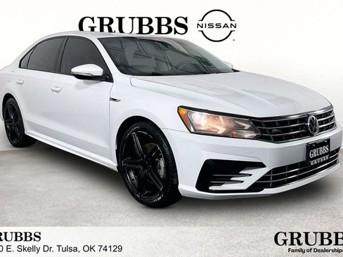 Used 2018 Volkswagen Passat 2.0T R-Line FWD image 1