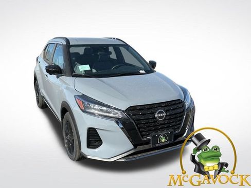 Used 2024 Nissan Kicks SR w/ SR Premium Package FWD image 1