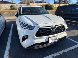 Used 2022 Toyota Highlander XLE video 1