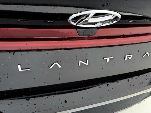 Used 2023 Hyundai Elantra Limited image 26
