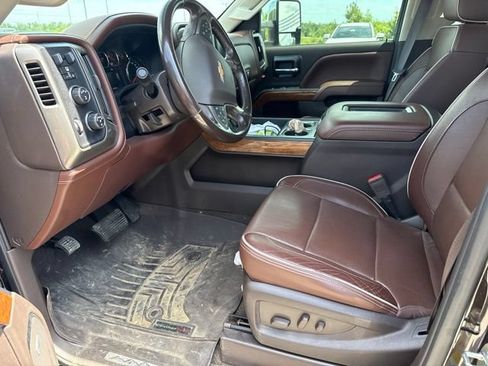 Used 2019 Chevrolet Silverado 2500 High Country w/ Duramax Plus Package AWD/4WD image 9