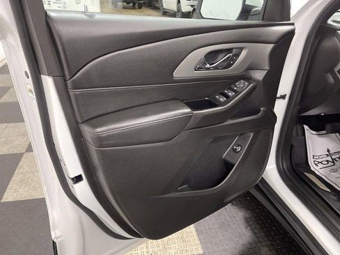 Used 2023 Chevrolet Traverse LT FWD image 8