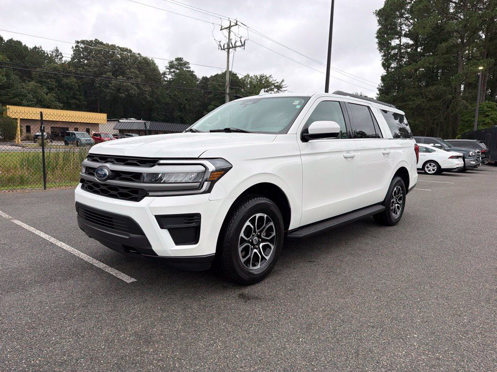 Used 2024 Ford Expedition Max XLT AWD/4WD image 2