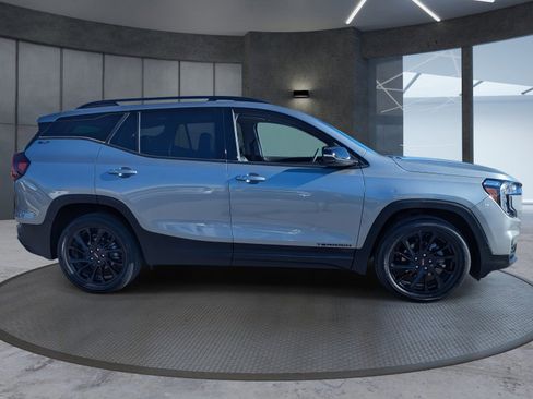 Used 2023 GMC Terrain SLT w/ Elevation Edition image 7