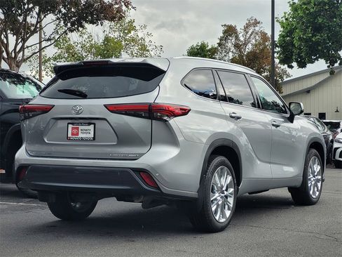 Used 2023 Toyota Highlander Limited image 5