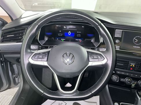 Used 2024 Volkswagen Jetta SE FWD image 16