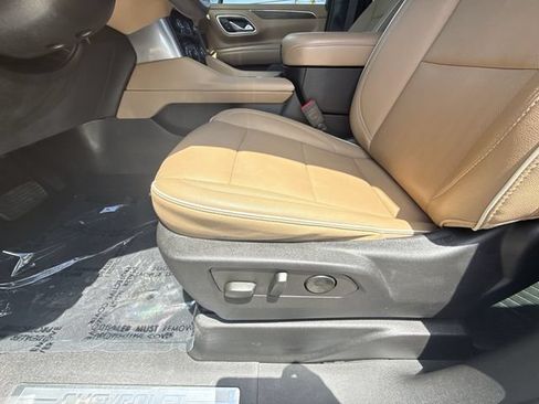 Used 2023 Chevrolet Suburban Premier RWD image 12
