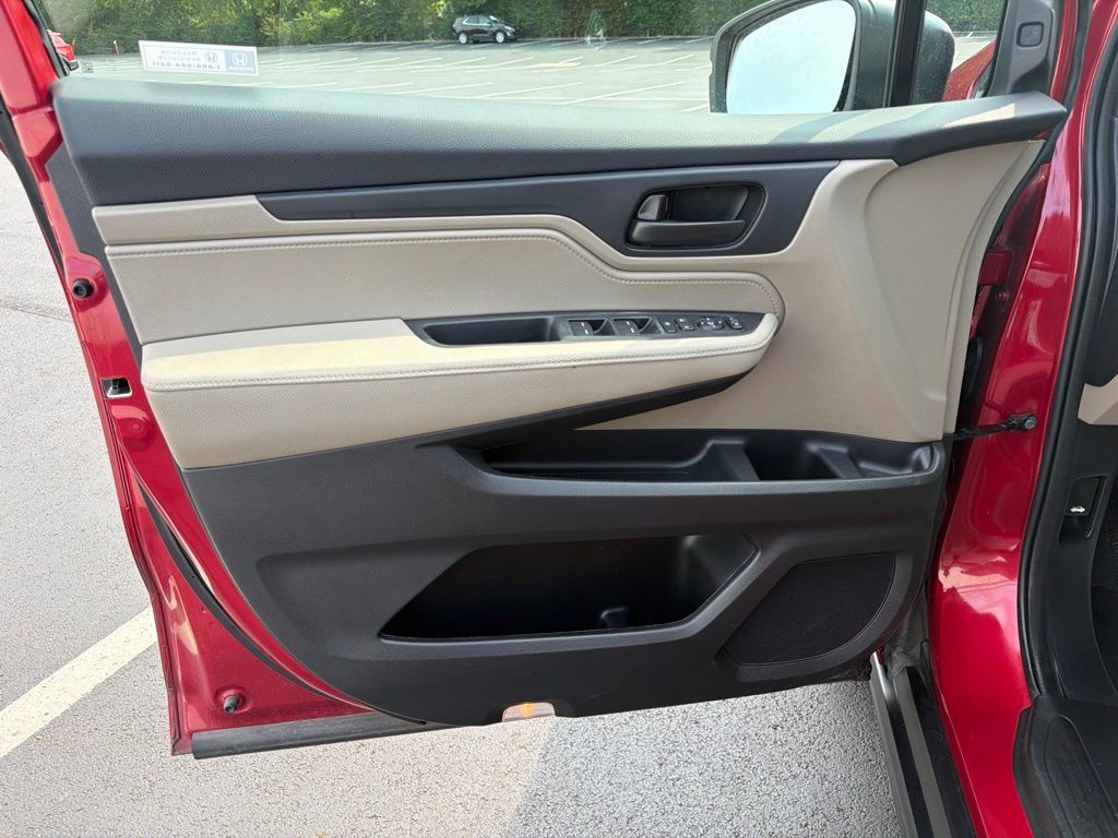 Certified 2024 Honda Odyssey EX image 17