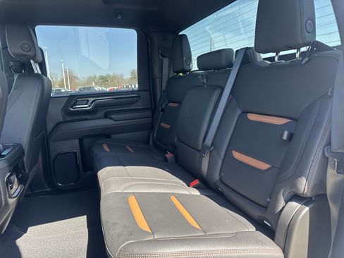 Used 2025 GMC Sierra 2500 AT4 image 8