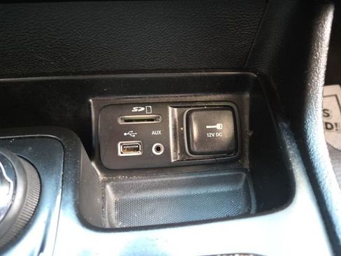 Used 2017 Jeep Cherokee Latitude w/ Cold Weather Group image 56