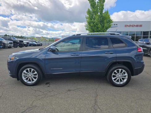 Used 2021 Jeep Cherokee Latitude FWD image 2