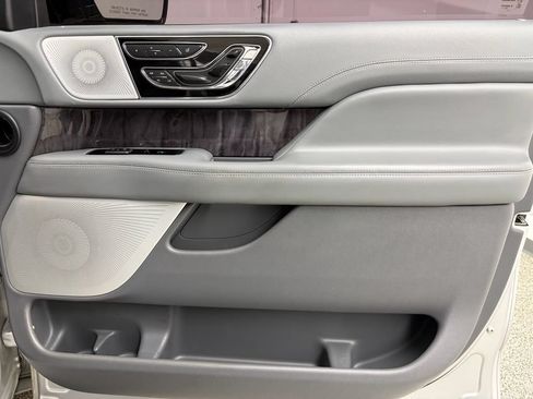 Used 2019 Lincoln Navigator Reserve AWD/4WD image 48