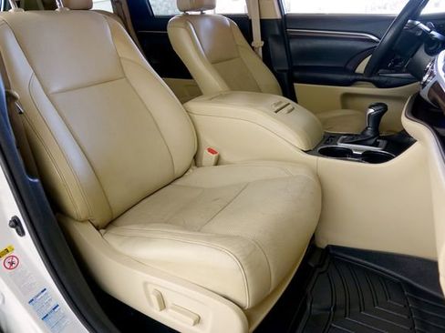 Used 2016 Toyota Highlander Limited image 39