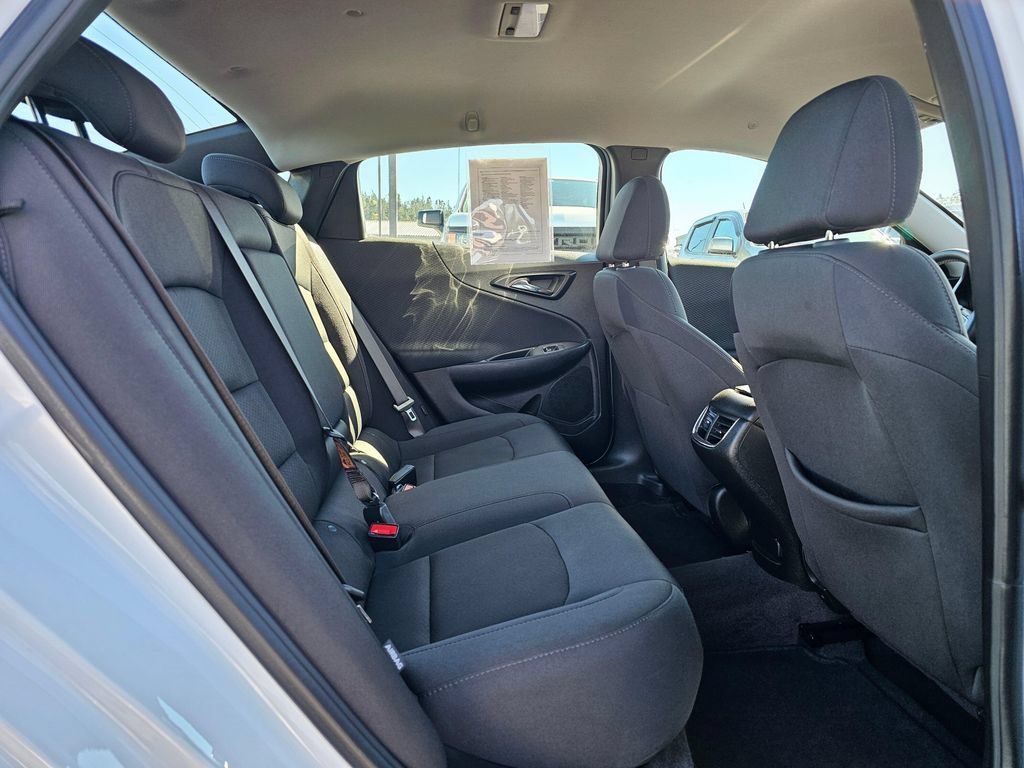 Used 2024 Chevrolet Malibu LT w/ Sport Edition FWD image 12