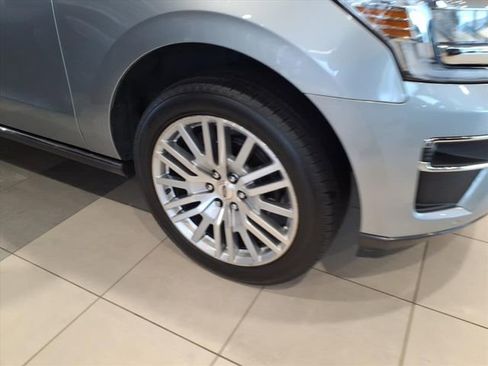 Used 2024 Ford Expedition Limited image 4