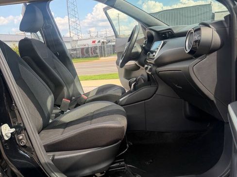 Used 2018 Nissan Kicks SV FWD image 14