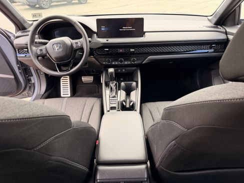Used 2025 Honda Accord Sport image 18