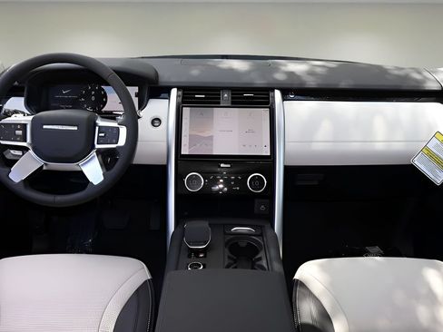 New 2025 Land Rover Discovery S AWD/4WD image 12