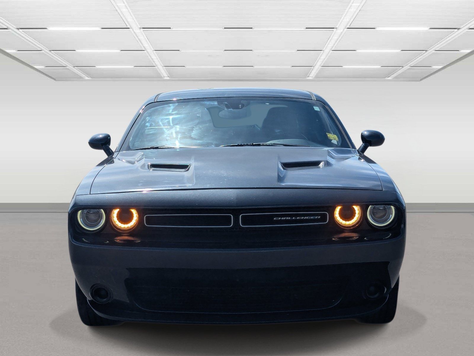 Used 2016 Dodge Challenger SXT RWD image 8