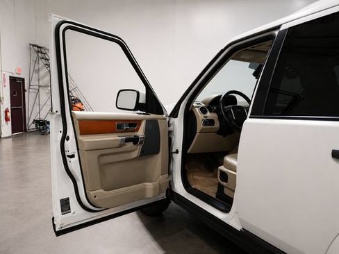 Used 2010 Land Rover LR4 HSE LUX AWD/4WD image 13