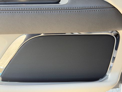 Used 2020 Lincoln Continental w/ Premium Package image 17