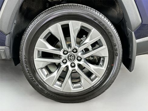Used 2023 Toyota RAV4 XLE Premium image 28