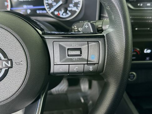 Used 2023 Nissan Rogue SV AWD/4WD image 17