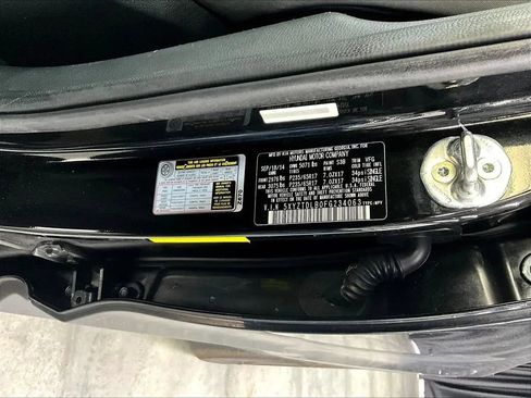 Used 2013 Hyundai Santa Fe Limited w/ Technology Pkg FWD image 17