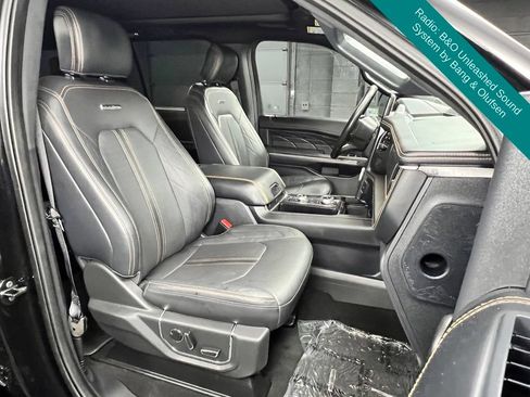 Used 2024 Ford Expedition Platinum AWD/4WD image 4