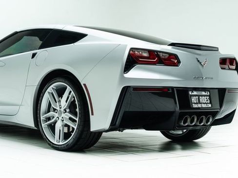 Used 2019 Chevrolet Corvette Stingray Coupe w/ 1LT RWD image 20