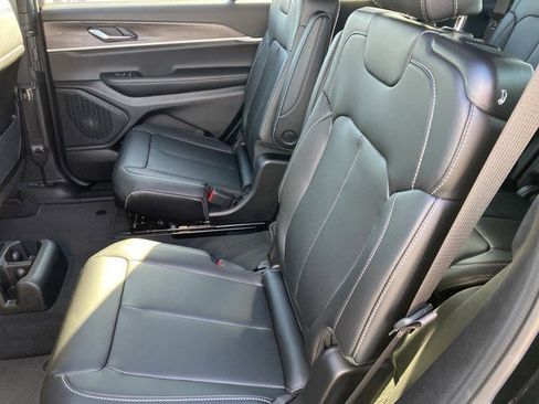 New 2025 Jeep Grand Cherokee L Limited image 23