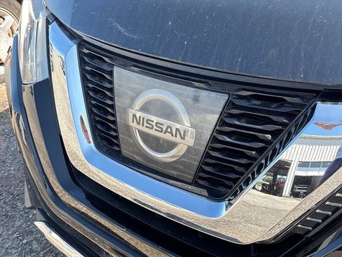 Used 2017 Nissan Rogue SV w/ Sun & Sound Touring Package FWD image 18