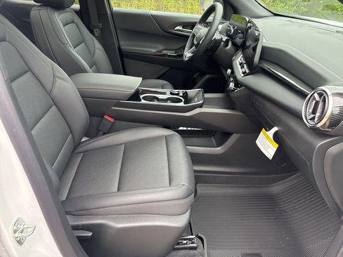 New 2026 Chevrolet Equinox LT w/ Convenience Package II AWD/4WD image 39