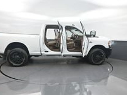 Used 2023 RAM 2500 Laramie AWD/4WD image 5