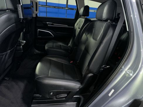 Used 2022 Kia Telluride S image 36