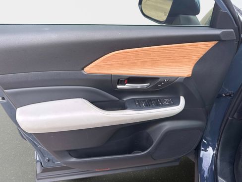 Used 2024 Toyota Grand Highlander Platinum AWD/4WD image 18