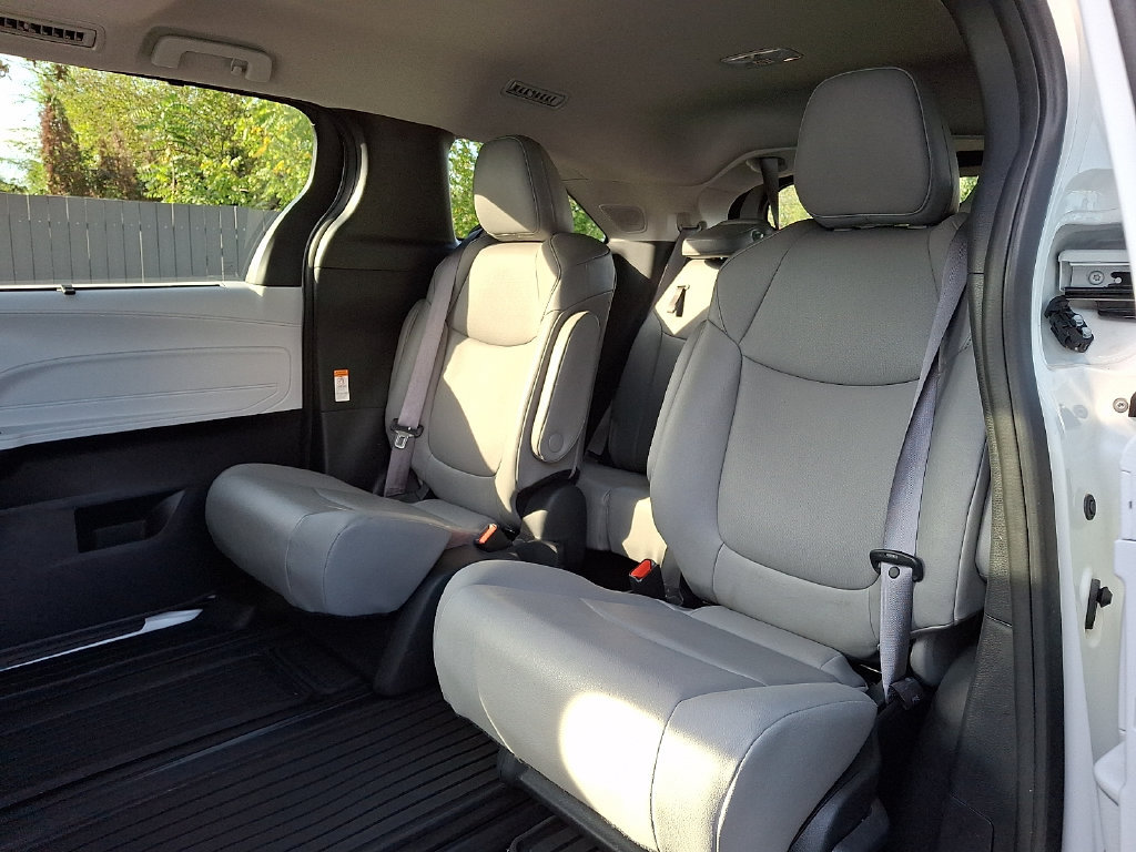 Certified 2025 Toyota Sienna XLE w/ XLE Plus Package AWD/4WD image 10