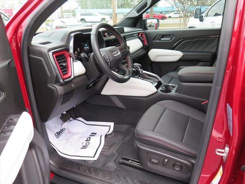 Used 2023 GMC Canyon AT4X image 9