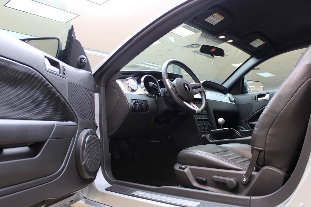 Used 2005 Ford Mustang GT RWD image 5