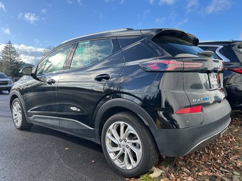 Used 2023 Chevrolet Bolt EUV LT w/ Driver Confidence Package image 2