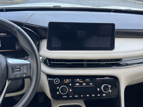 Used 2023 INFINITI QX60 Sensory image 18