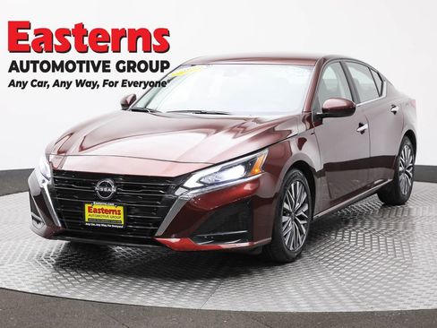 Used 2023 Nissan Altima 2.5 SV image 1