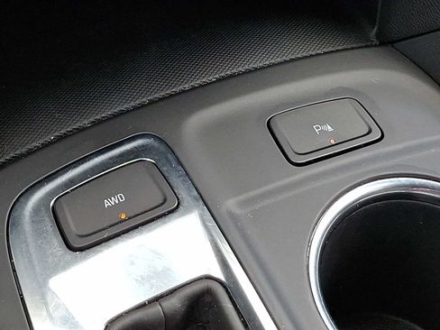 Used 2023 Chevrolet Equinox LT AWD/4WD image 24