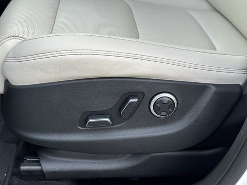 Used 2025 Genesis GV70 2.5T w/ Select Package image 22