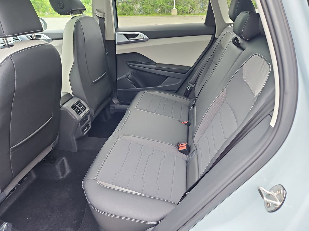 New 2026 Volkswagen Taos SE AWD/4WD image 21