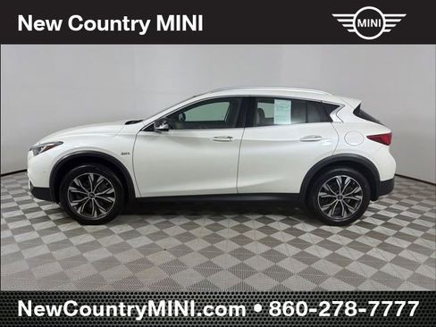 Used 2018 INFINITI QX30 Premium w/ Navigation Package image 4