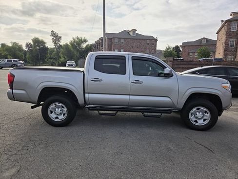 Used 2020 Toyota Tacoma SR AWD/4WD image 4