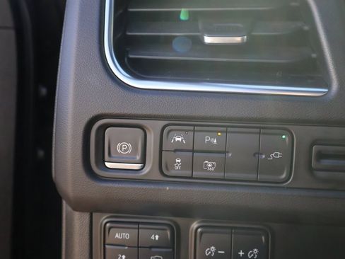 Used 2022 GMC Yukon SLT w/ SLT Premium Package image 47